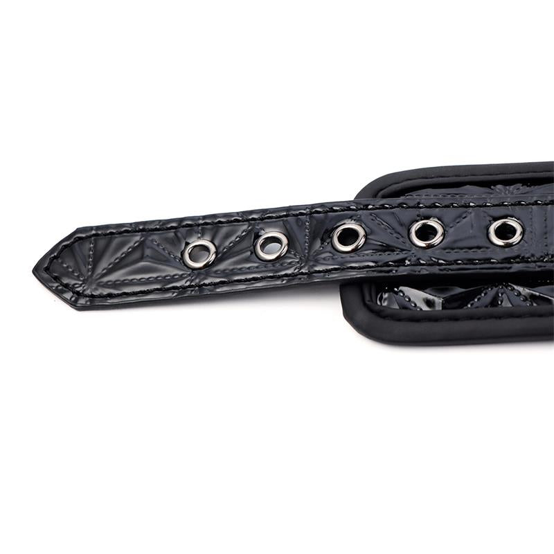 ALGEMAS DE TORNOZELO AJUSTÁVEIS BLACK SAPPHIRE EM COURO VEGANO DE SAFIRA